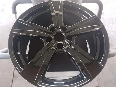 Lakiernik samochodowy blacharstwo